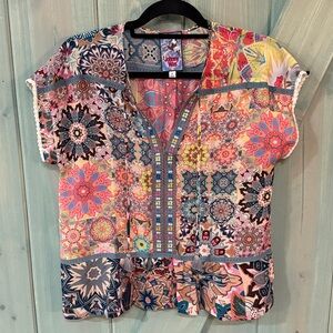 JOHNNY WAS Kaleida Paise Blouse XS Short Sleeve Multicolor Boho Floral Top
